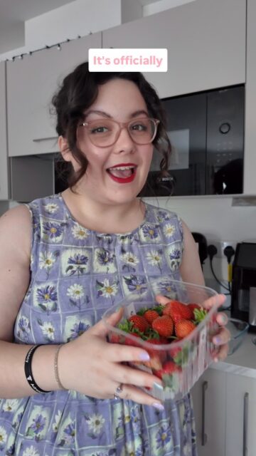 Don't worry, there's no chance of me becoming a baking blogger anytime soon! I love baking but between a lack of skills and energy, I rarely get the opportunity. However, when I do, I make a Strawberry crumble. 🍓In case you want to try making your own:
150g Plain flour (or 75g or Plain flour and Oat flour)
75g of Sugar for the topping
75g of Sugar for the strawberries
A handful of oats
250g of butter (room temperature)Method:
Preheat the over to 180 (fan). Cut your strawberries and lay in the dish, cover with your sugar and pop in the oven whilst you make your topping. Use your fingers to mix the butter, sugar and flour together to create the breadcrumb texture. Pour these onto your crumble and put back in the oven for 40-45 minutes or until golden on top.Enjoy with a Grufallo, or your family.VD: A white woman, with brow hair in a pony tail, wearing a purple dress showing you how she makes a crumble.