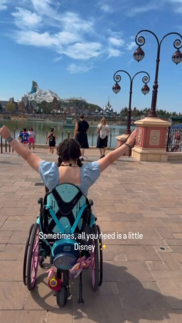 There’s nothing quite like rolling along to this theme song.#DisneyParksUK #AccessibleDisney #Pirates #DisneylandParis